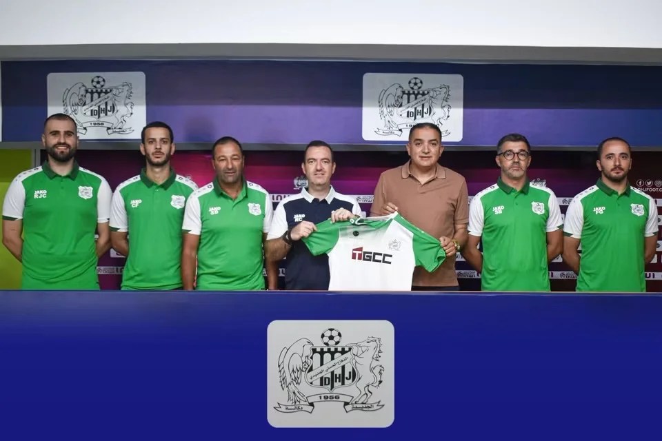 الدفاع الحسني الجديدي يكشف عن طاقمه التقني الجديد الدفاع الحسني الجديدي يكشف عن طاقمه التقني الجديد