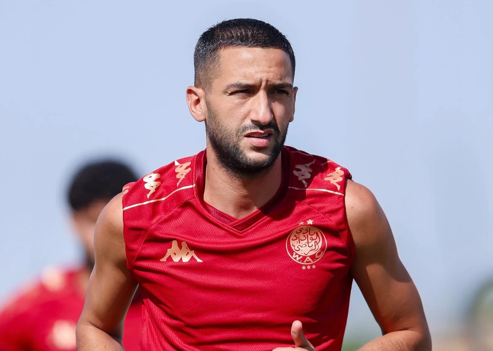 الوداد يمنع زياش ومفوضه القضائي من دخول بنجلون ويدفعه للجوء إلى الفيفا