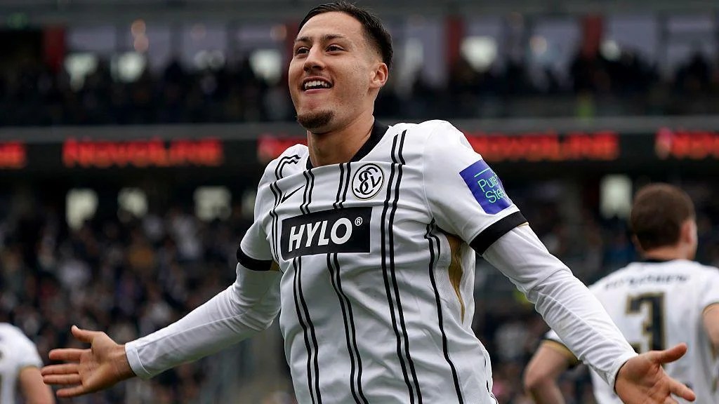 كلوب يجتمع بإبن طالب ويقنعه بتمثيل منتخب ألمانيا