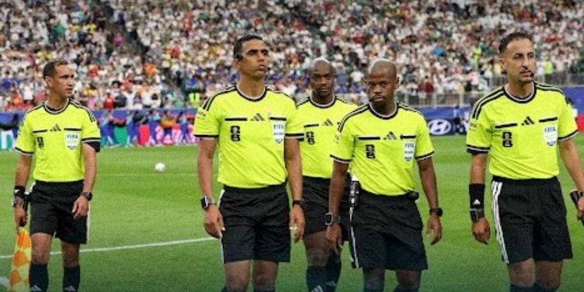 رباعي التحكيم المغربي في &ldquo;خليجي 27&rdquo; بجدة