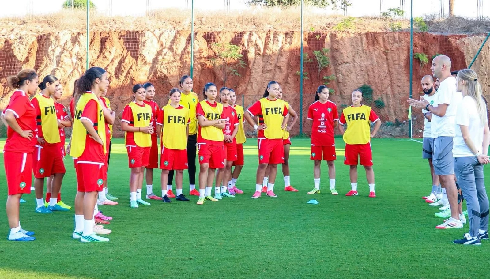 المنتخب الوطني يواصل تدريباته استعدادا للقاء نيوزيلندا