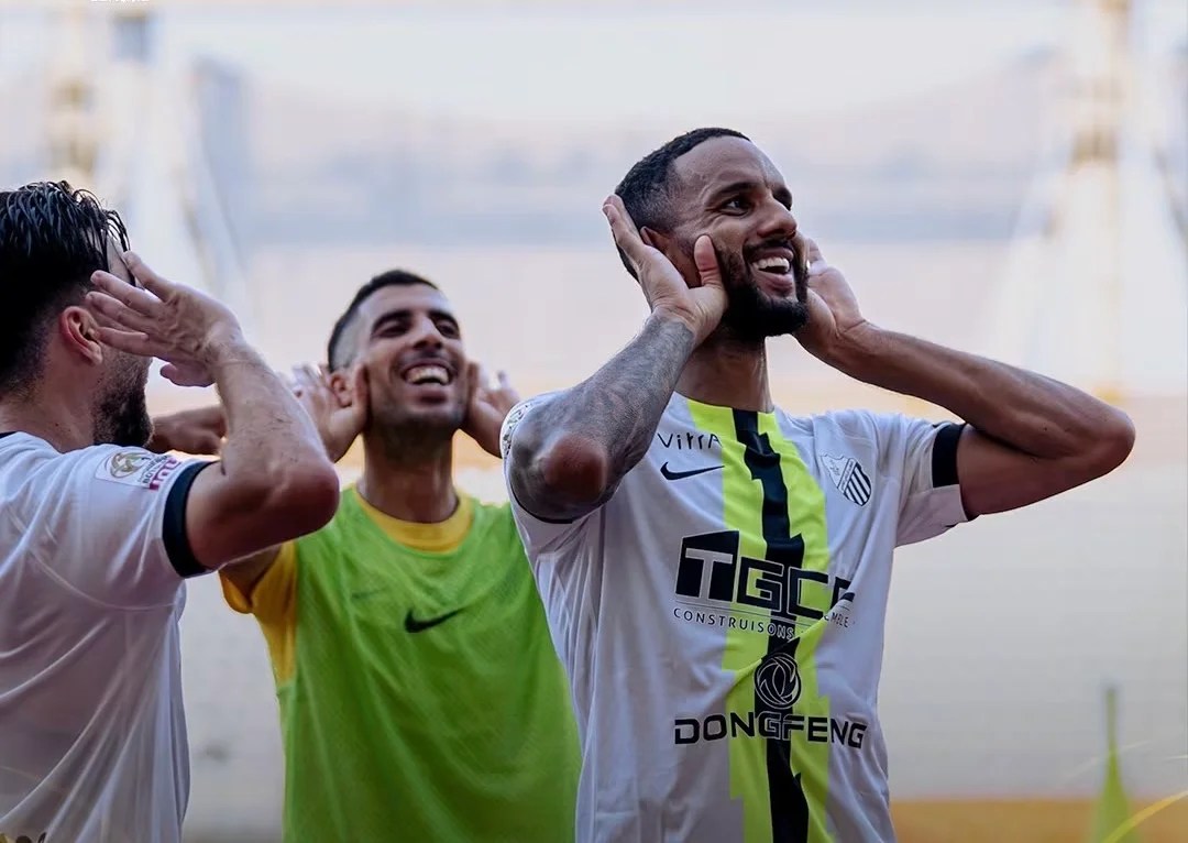 المغرب الفاسي يقلب الطاولة على الأسيك ويتأهل لدور المجموعات للمرة الأولى في تاريخه المغرب الفاسي يقلب الطاولة على الأسيك ويتأهل لدور المجموعات للمرة الأولى في تاريخه