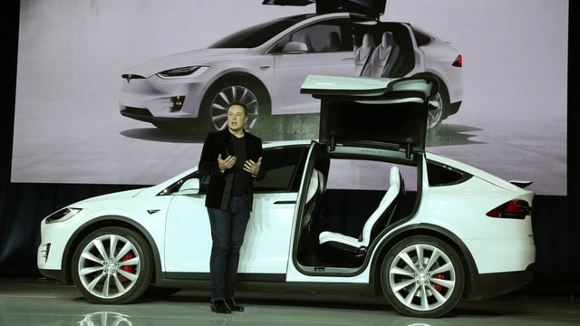 Tesla Uberholt Ford Weshalb Investoren Und Anleger An Elon Musk Glauben News Srf