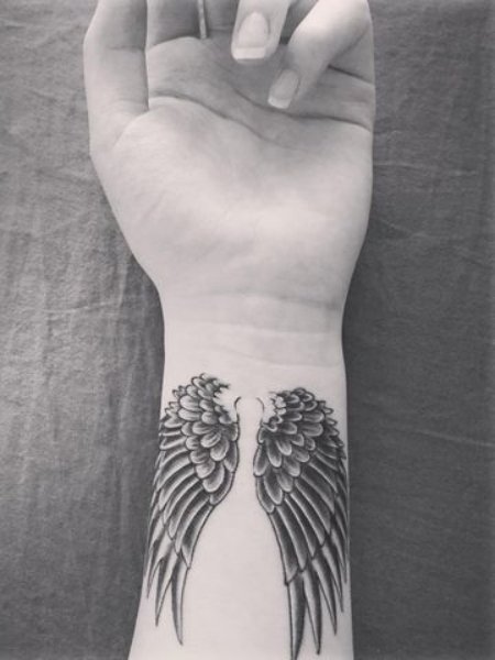 Tatuaggi Femminili E Romantici Da Farsi Sul Polso - Tatuaggistyle.it 600_x_450_jpg