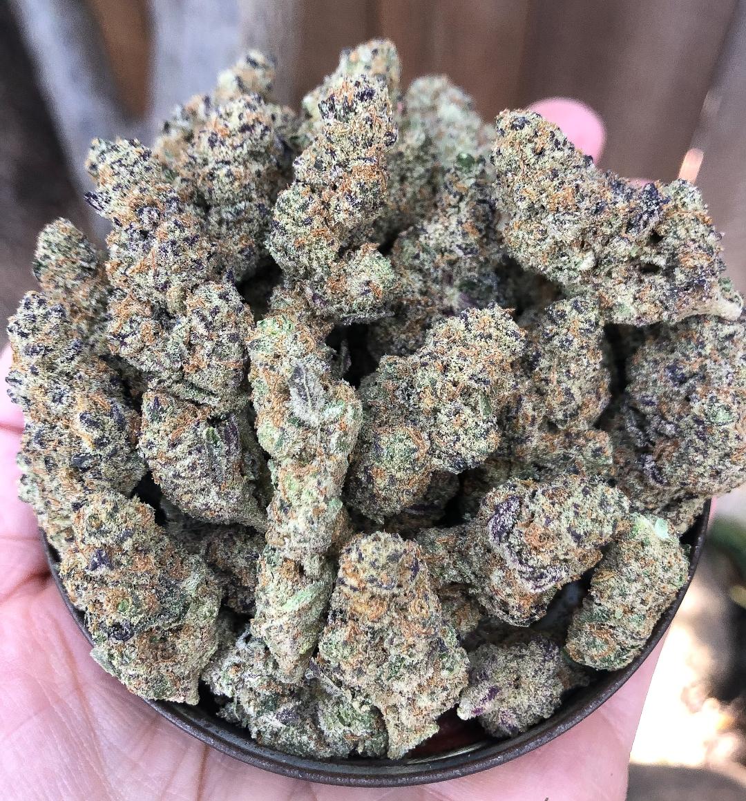 Peanut butter breath is a rare evenly balanced hybrid strain (50% indica/50% sativa) created through crossing the classic dosidos x mendobreath f2 strains. Premium Peanut Butter Breath Hybrid Thin Air Nursery
