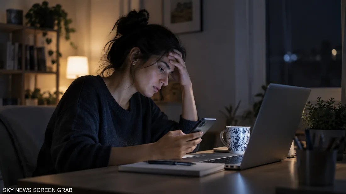 من الهاتف إلى العمل.. 4 عادات يومية قد تستنزف صحتك النفسية