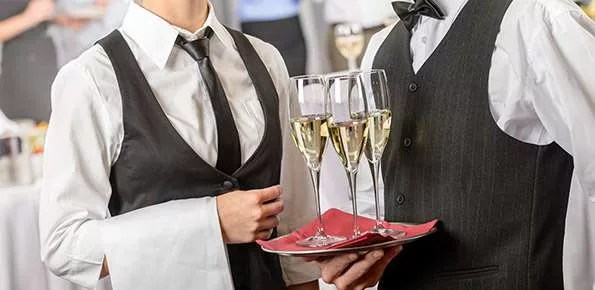 Puglia: Lavoro Per 60 Camerieri In Strutture Alberghiere - Ticonsiglio 290_x_595_jpg