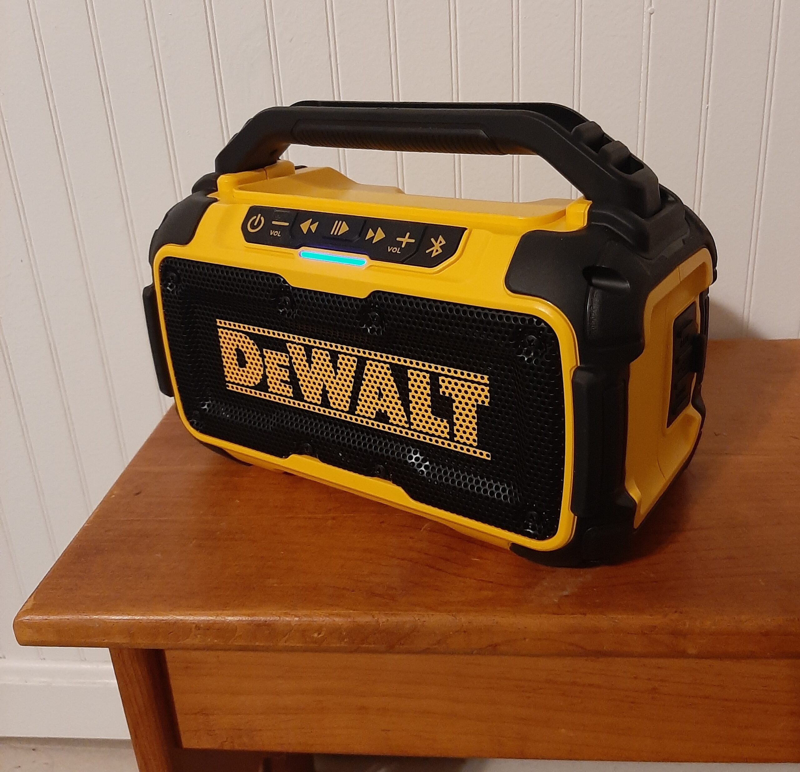 Dewalt 12v/20v max jobsite bluetooth speaker. DEWALT Jobsite Bluetooth Speaker DCR010 - Tool Box Buzz