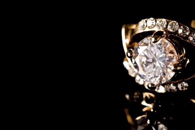 Comment bien choisir un bijou vintage ? - totalrocailles.com