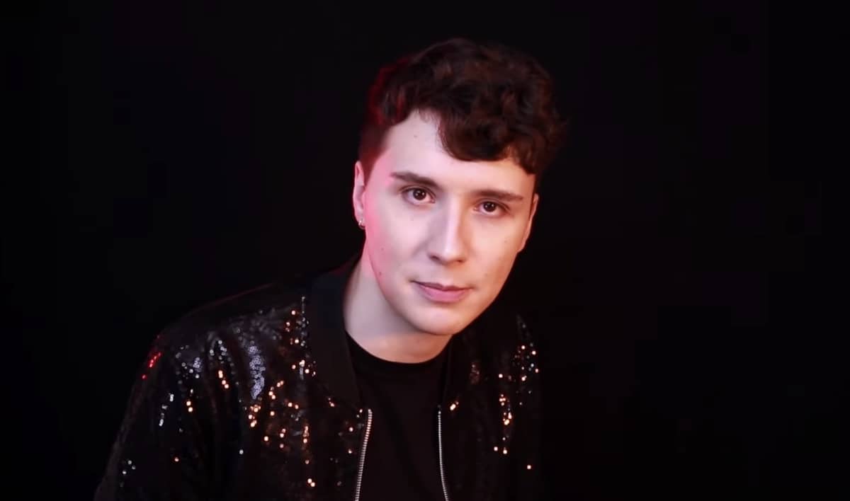 Popular YouTuber and BBC Host Dan Howell Comes Out as Gay to 6.4