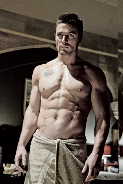 At the nfl combine, bench press is used as a test of muscle strength and stamina, in which athletes lift 225 pounds (102 kg) as many times as possible. Stephen Amell - Staying Lean and in Superhero Shape For