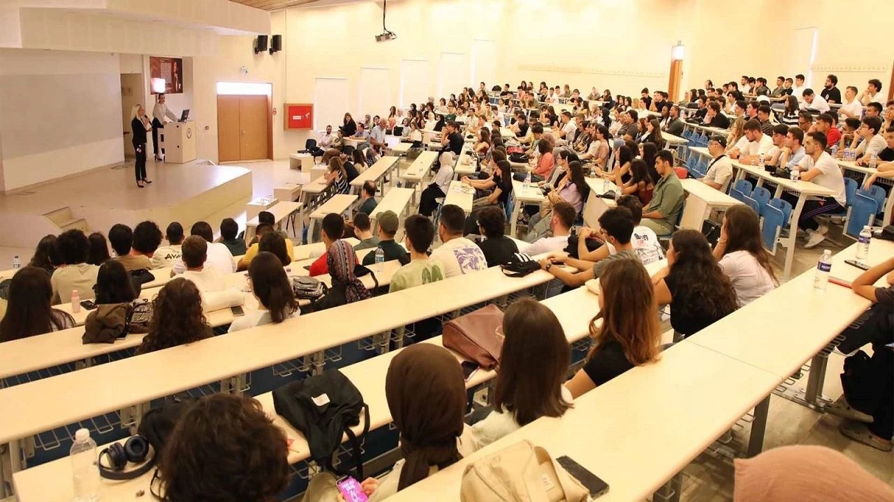 تركيا.. بدء العمل على إعادة طلاب مفصولين إلى الجامعات لظروف قاهرة