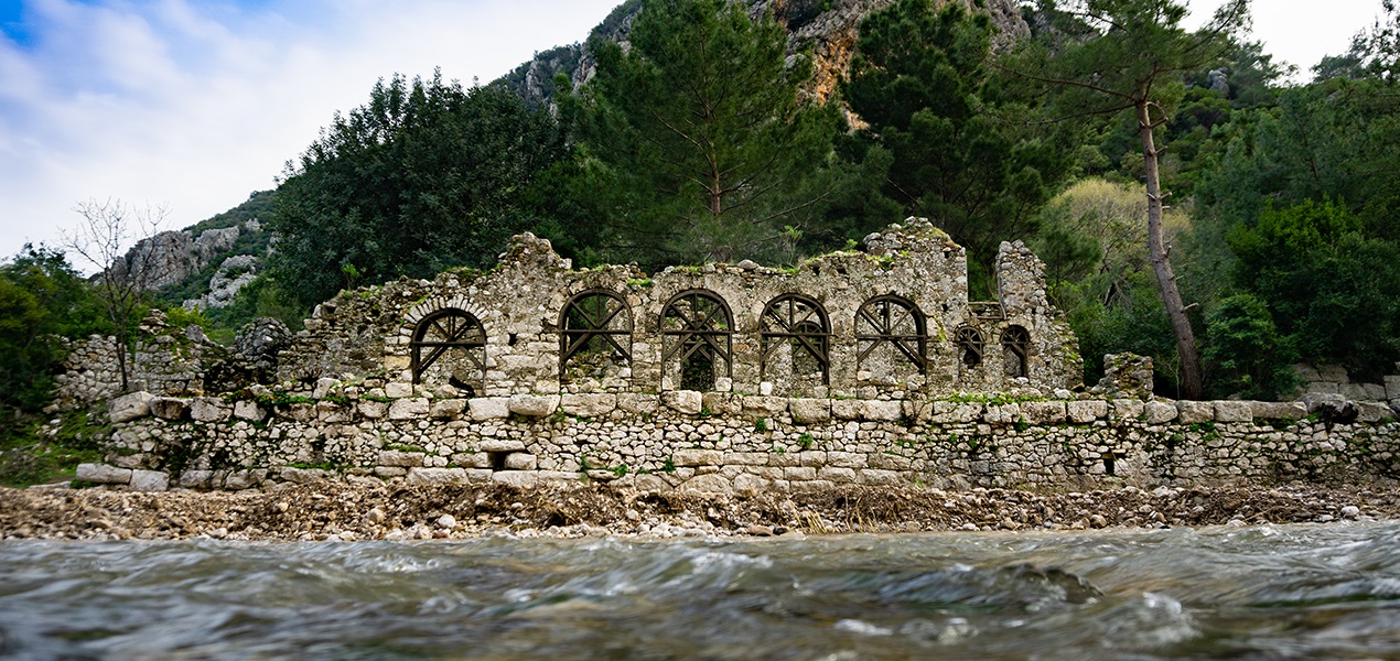 أوليمبوس.. مدينة ليكية عريقة تجمع أسرار القراصنة وأساطير النار وسحر المتوسط