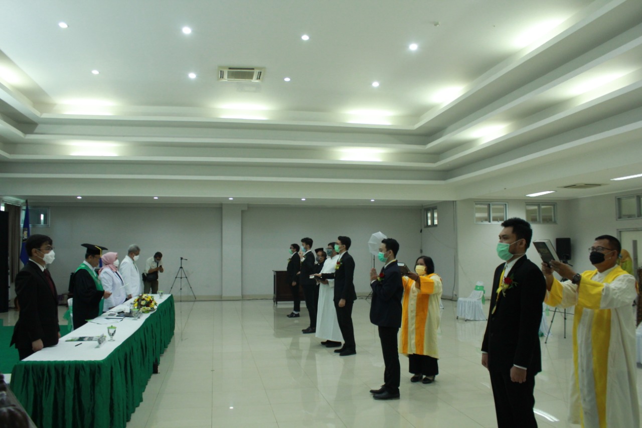 Prosesi Pengambilan Sumpah Dokter yang Digelar Online - Universitas  Diponegoro