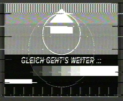 Add 3/4 cup chocolate chips to cake batter. Gleich geht's weiter... - eject - Zeitschrift für Medienkultur