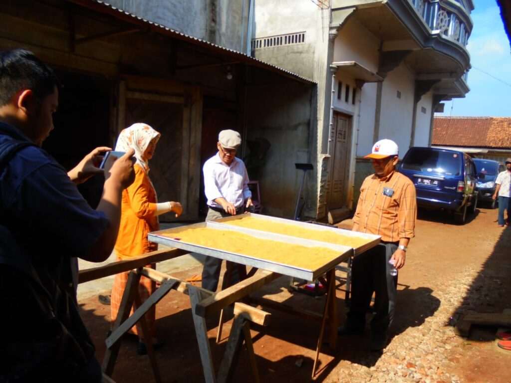 Bina Produsen Gula Semut Lampung, Otik Berharap Tembus Pasar Ekspor -  Universitas Lampung