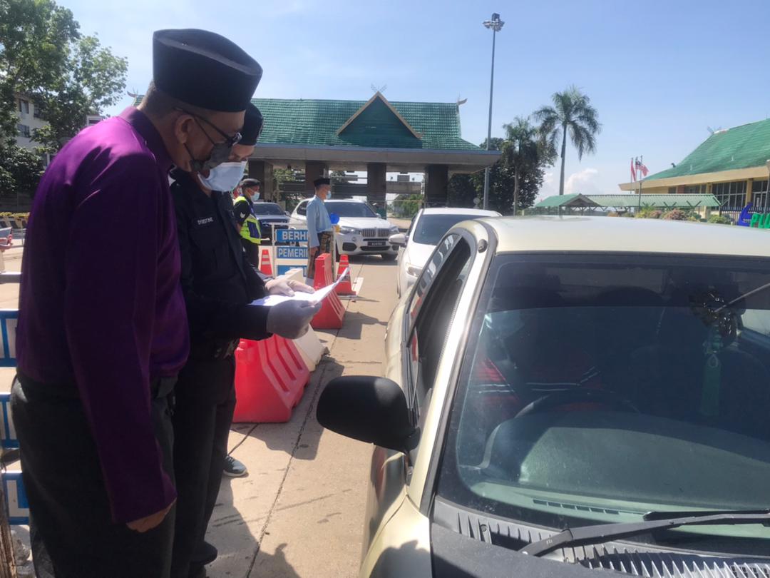 Isikan segala butiran yang dinyatakan dalam borang kebenaran rentas negeri; Pkp 3 0 11 561 Mohon Rentas Negeri Daerah Utusan Digital