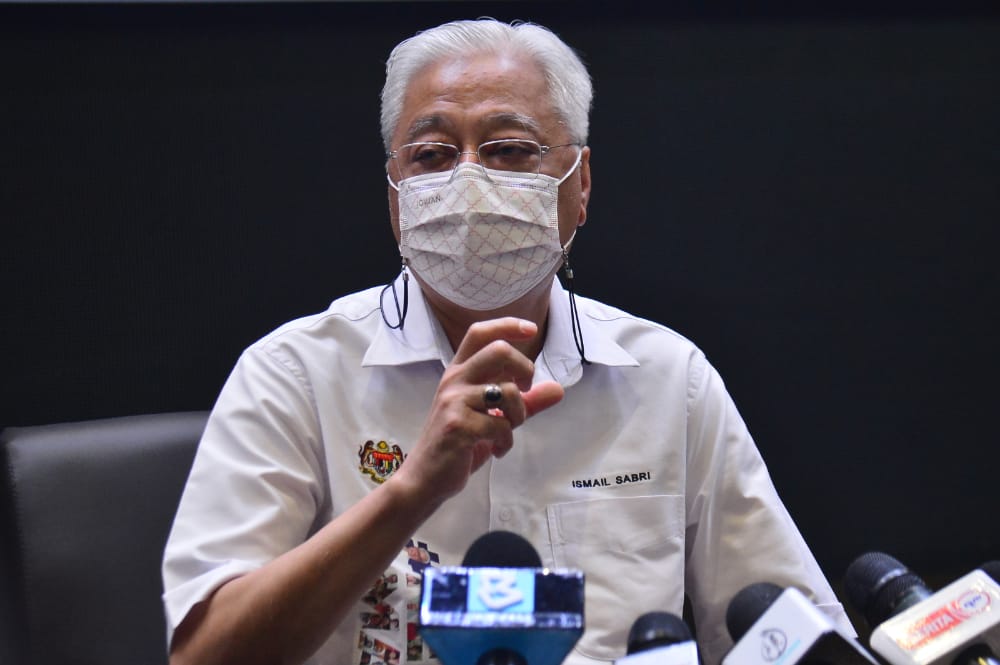 Just recently, a short dashcam clip showed two delivery riders running the red light at a road intersection in. Pelbagai Bantuan Banjir Tiada Kena Mengena Dengan Pru Pm Utusan Digital