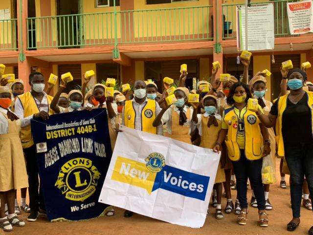 Agege Diamond Lions Club donates sanitary pads to female pupils