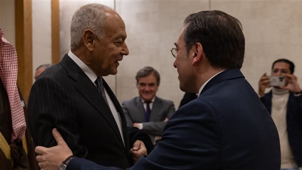 أبو الغيط وأعضاء اللجنة الوزارية المكلفة من القمة العربية الإسلامية يلتقون وزير خارجية إسبانيا أبو الغيط وأعضاء اللجنة الوزارية المكلفة من القمة العربية الإسلامية يلتقون وزير خارجية إسبانيا
