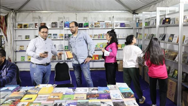 إقبال جماهيري كبير على فعاليات معرض فيصل الرمضاني للكتاب (صور)