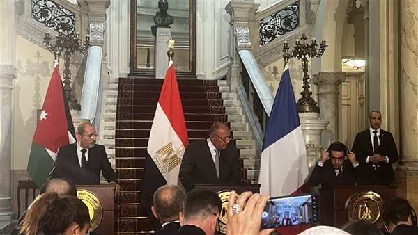 وزير خارجية فرنسا يكشف من القاهرة الحل الوحيد لاستقرار غزة والمنطقة وزير خارجية فرنسا يكشف من القاهرة الحل الوحيد لاستقرار غزة والمنطقة