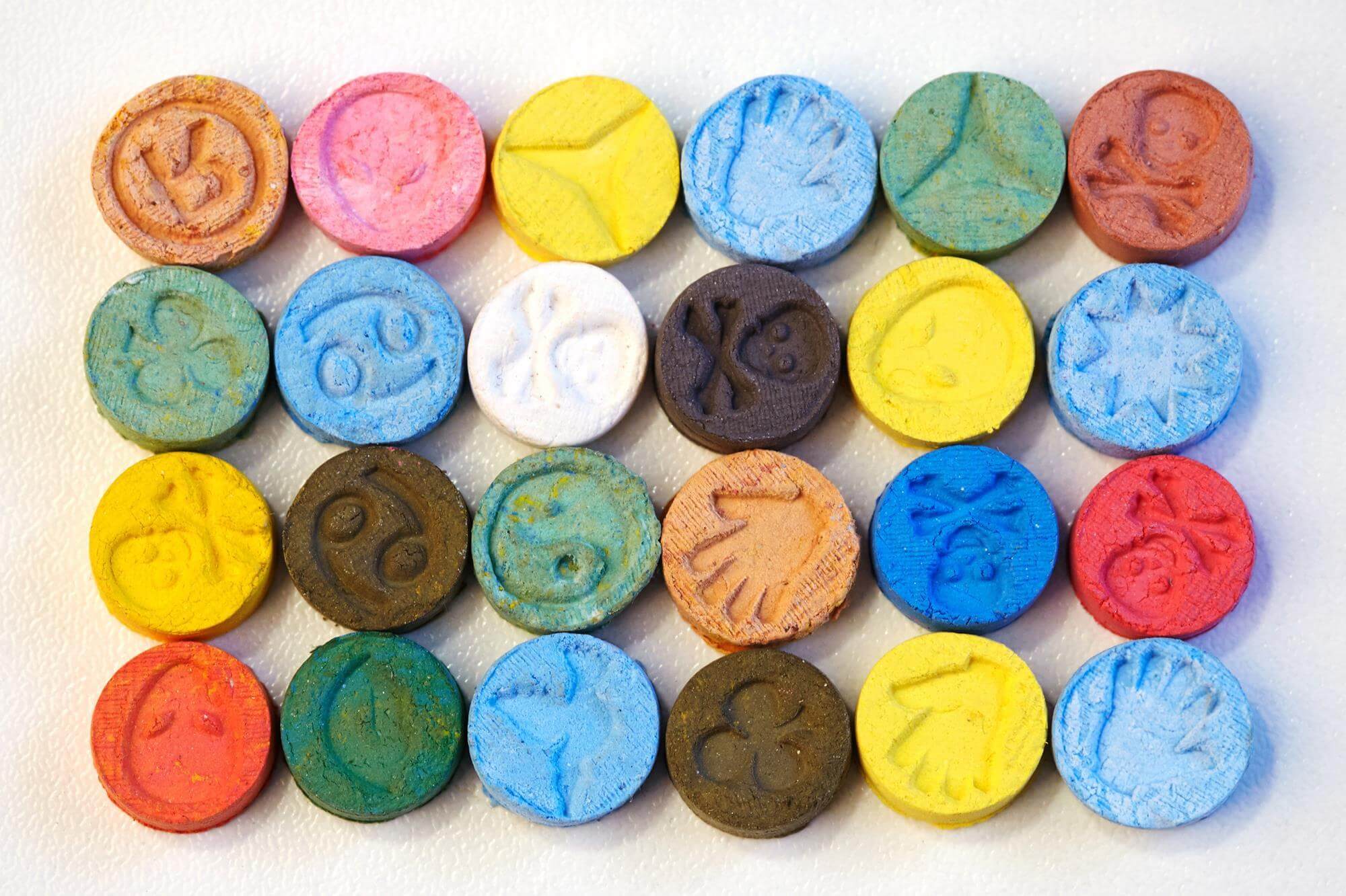 최고의 포커 프로 살만 베하바니(Salman Behabani)가 마약을 가득 담은 가방으로 체포되었습니다