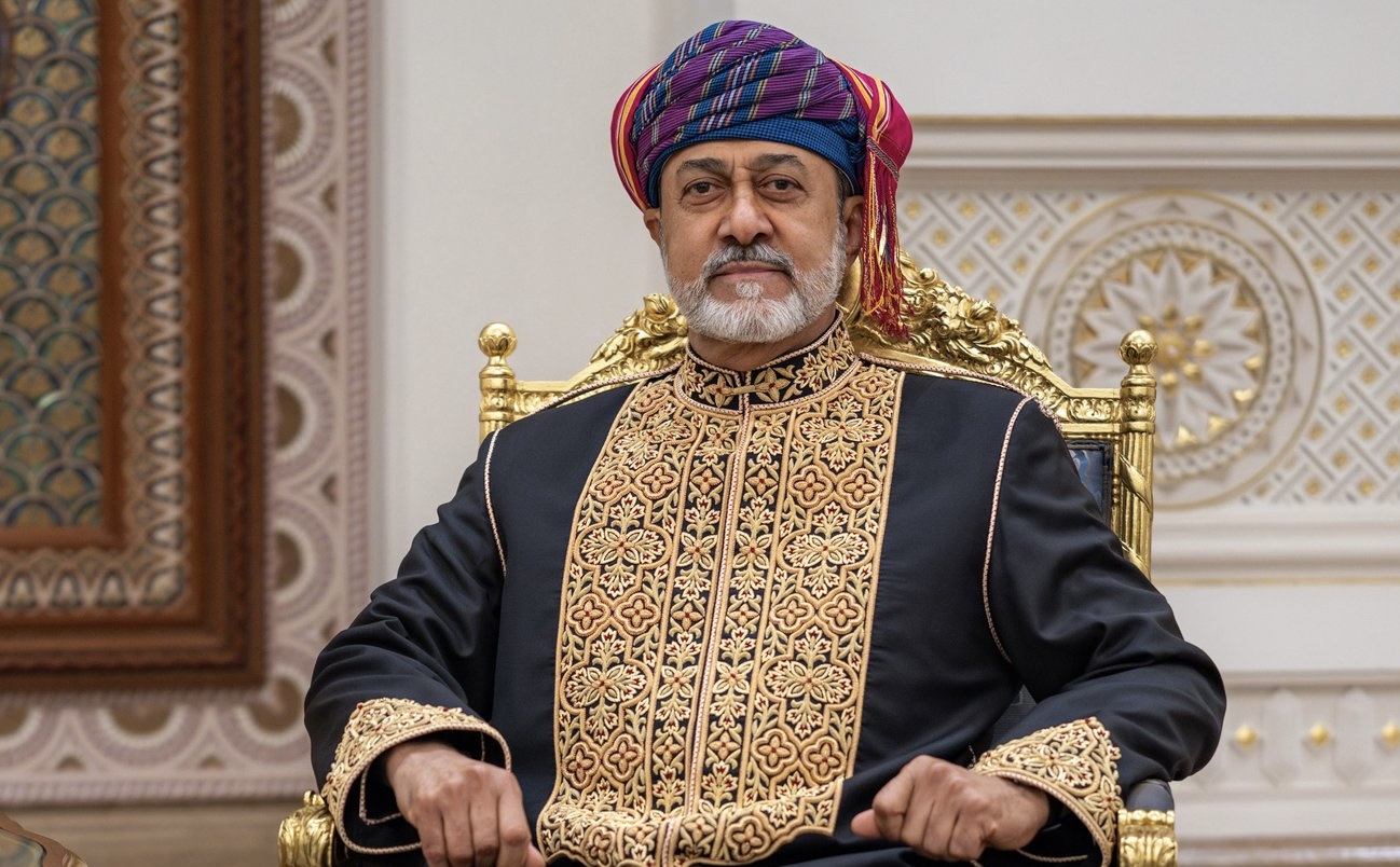 جلالة السلطان يزور مدرسة السُّلطان فيصل بن تركي للبنين بولاية العامرات جلالة السلطان يزور مدرسة السُّلطان فيصل بن تركي للبنين بولاية العامرات