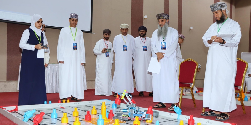 بدء التصفيات المحلية لمسابقة روبوت &ldquo;VEX IQ&rdquo; العالمي بمشاركة ست محافظات