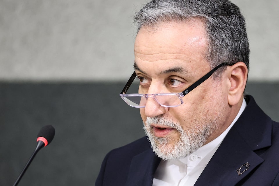 وزير الخارجية الإيراني: لا نقبل بوقف النار إلا بضمانات بعدم تكرار الحرب وزير الخارجية الإيراني: لا نقبل بوقف النار إلا بضمانات بعدم تكرار الحرب