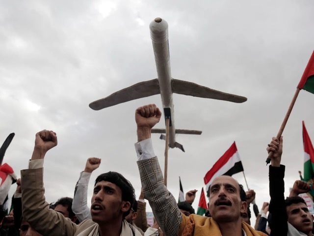 “أنصارا لله” في اليمن يعلنون تنفيذ عملية عسكرية ثالثة استهدفت جنوب إسرائيل “أنصارا لله” في اليمن يعلنون تنفيذ عملية عسكرية ثالثة استهدفت جنوب إسرائيل