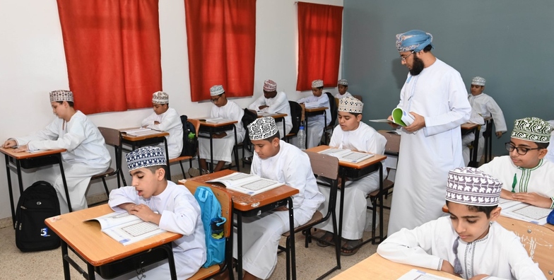 وزارة التعليم تفتح صلاحية إلغاء طلب النقل الداخلي للمعلمين العُمانيين