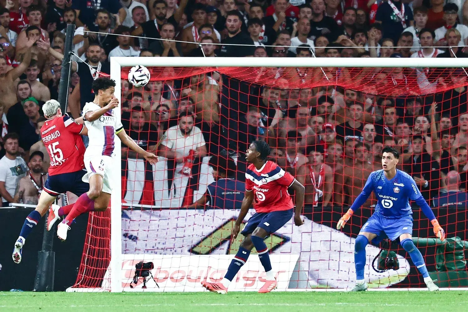 باريس سان جيرمان يتجنب الخسارة بتعادل مثير مع ليل في الدوري الفرنسي