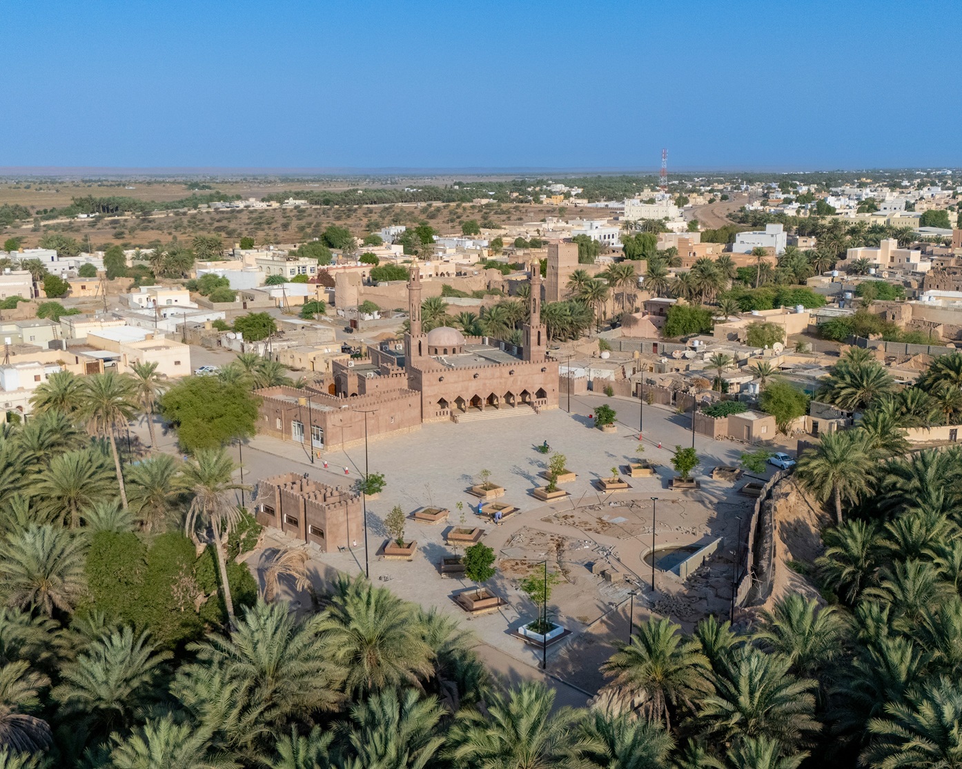 تنفيذ مشروعات تنموية وخدمية بولايات جعلان والكامل والوافي تنفيذ مشروعات تنموية وخدمية بولايات جعلان والكامل والوافي