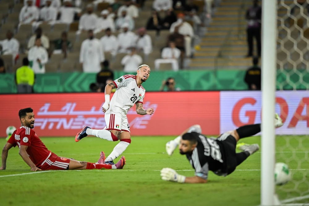 الإمارات تحسم تأهلها وتقصي البحرين في خليجي 27
