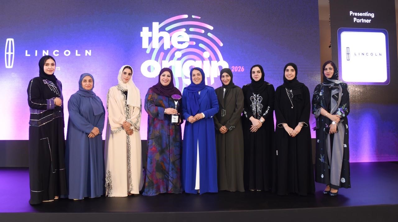 المرأة العمانية شريكة في نجاح مسيرة بنك مسقط وركيزة أساسية في التقدم والنمو المرأة العمانية شريكة في نجاح مسيرة بنك مسقط وركيزة أساسية في التقدم والنمو