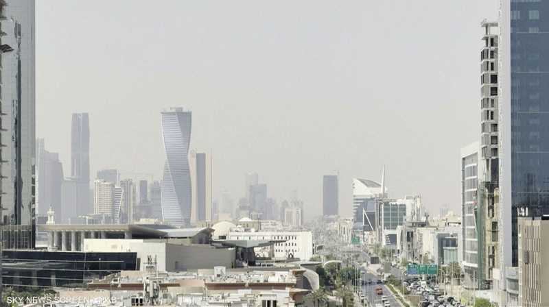 مقتل 3 سعوديين في هجومين على مطار الملك خالد بالرياض