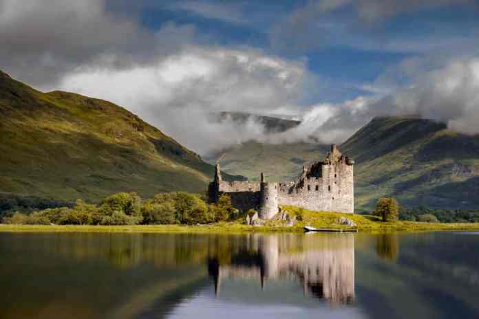 8 Epic FREE Castles to go to in England & the UK
