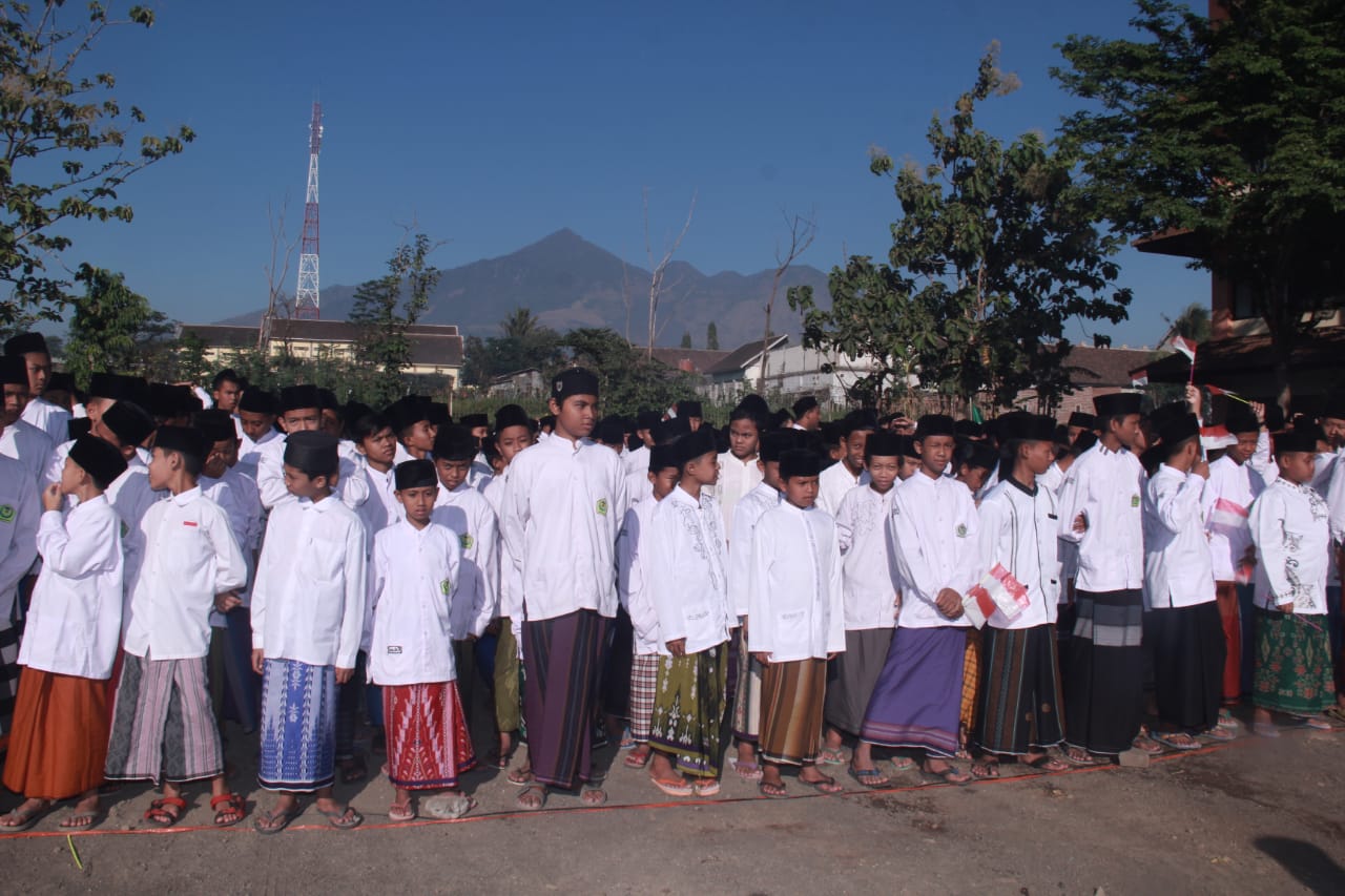 7.000 Santri Ponpes Ngalah Siap Teruskan Perjuangan Ulama' - WartaBromo