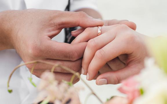 Cara Melamar Wanita Dalam Adat Jawa : Tata Cara Pernikahan Adat Yogyakarta Ijab Qbl - Prosesi ini dilakukan dalam beberapa tahap susunan acara lamaran.