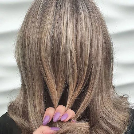 Da tempo ero diventata insofferente alla tinta. Come Coprire I Capelli Bianchi Con I Colpi Di Sole Wella Professionals