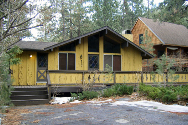 Entire cabin 3 beds 7 guests 2 bedrooms 1 bathroom. Cardinal Cabin Vacation Rental