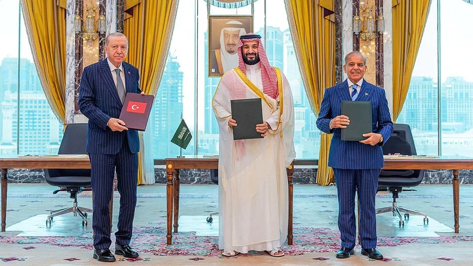 ما دلالات الميثاق الدفاعي الجديد بقيادة السعودية؟.. إيكونوميست تجيب