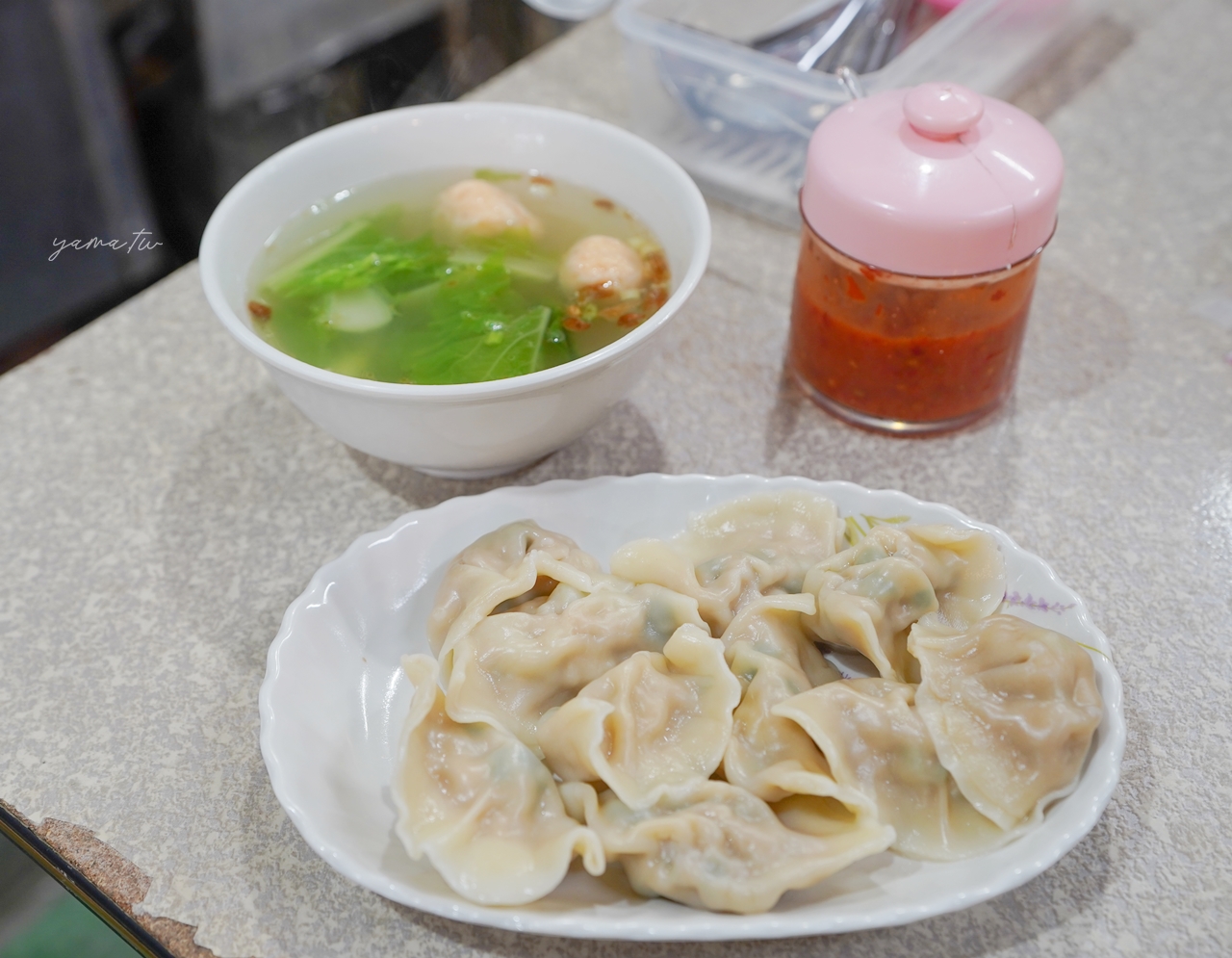 餃族︱鹿港第一市場的手工水餃專賣店，也有供應麵食