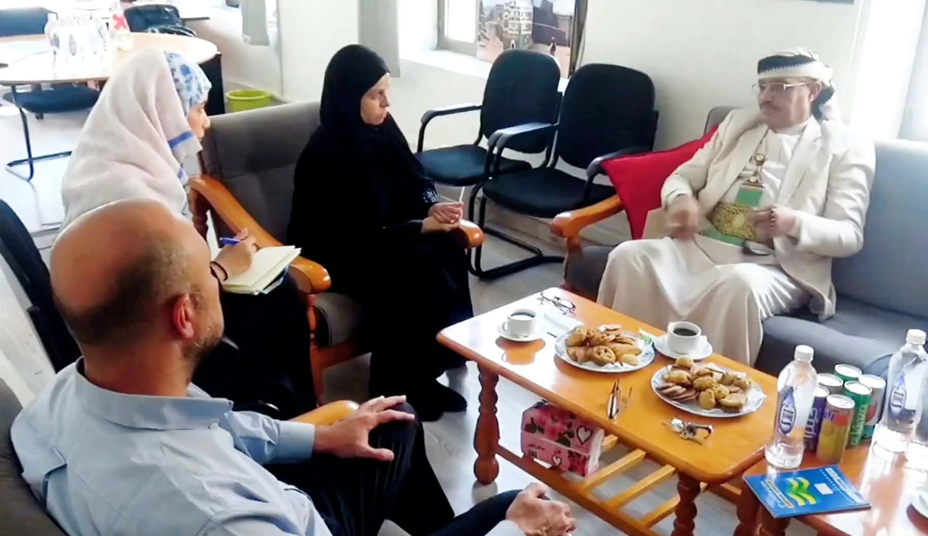 الفريق السامعي يبحث مع الصليب الأحمر تسهيل وصول المساعدات الطبية إلى تعز