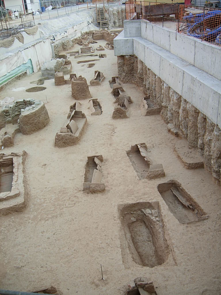 Η ιερά οδός σε μικρή απόσταση από τα τείχη της αρχαίας αθήνας,. To Prwto Metro Me Arxaia Mnhmeia You Go Culture