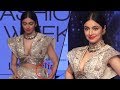 Divya Khosla's OOPS Moment At Lakme Fashion Week | LehrenTV
