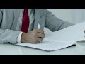 [VIDEO STOCK] 🎥🎞 businessman signing contract