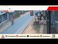 റോഡ് മുറിച്ചുകടക്കുന്നതിന് ഇടയില്‍ യുവതിയെ ബൈക്ക് ഇടിച്ച് തെറിപ്പിച്ചു; CCTV ദൃശ്യങ്ങള്‍ | Kozhikode