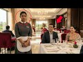 अरबपति ने सबके सामने वेट्रेस को अपमानित किया… जब तक कि वह खड़ा नहीं हुआ और 4 भाषाएँ बोलने लगा!